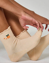 Everyday Ruffle Sock: Peach