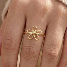Wire Flower Dainty Band Ring - Gold