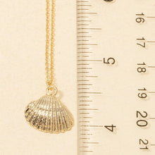 Clam Shell Pendant Necklace - Gold
