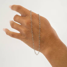 18K Gold PVD Stainless Steel Linked Heart Chain Bracelet: Stainless Steel