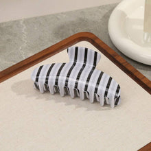 JUMBO STRIPE PLAID OVAL HAIR CLAW CLIPS | 40H1069: Red