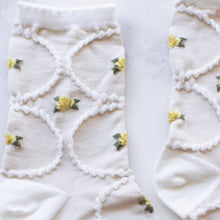 Women's Antique Floral Casual Socks: Ivory/Yellow